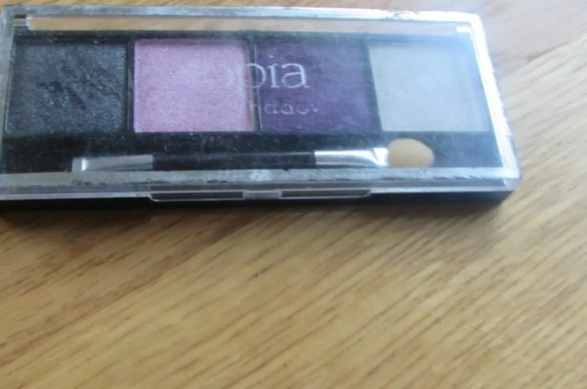 "Opia" Eye Shadow Compact for Sale - Image 1