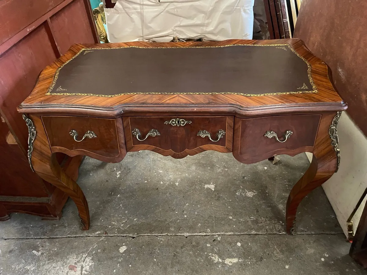 Nice neat desk - Image 1