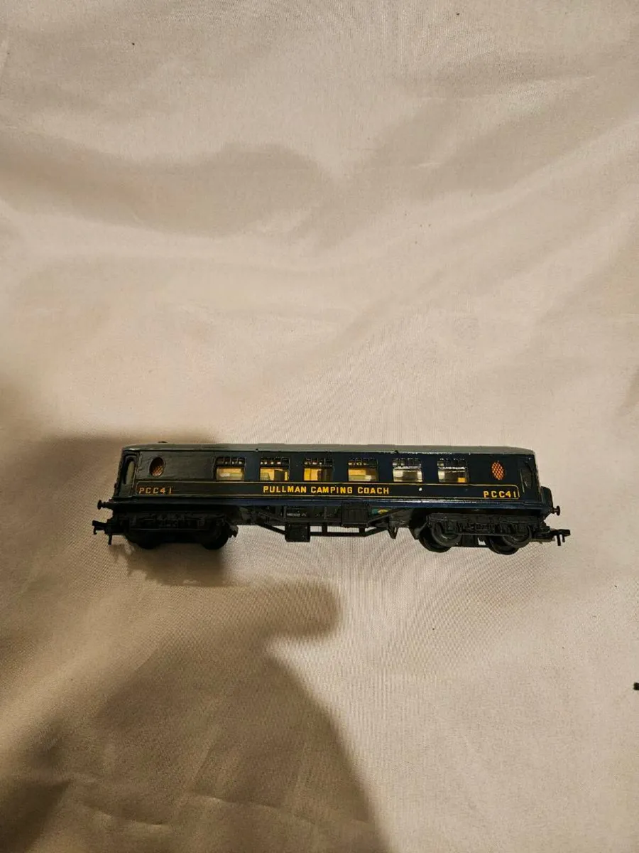 Hornby Lima OO Gauge Carraige - Image 1