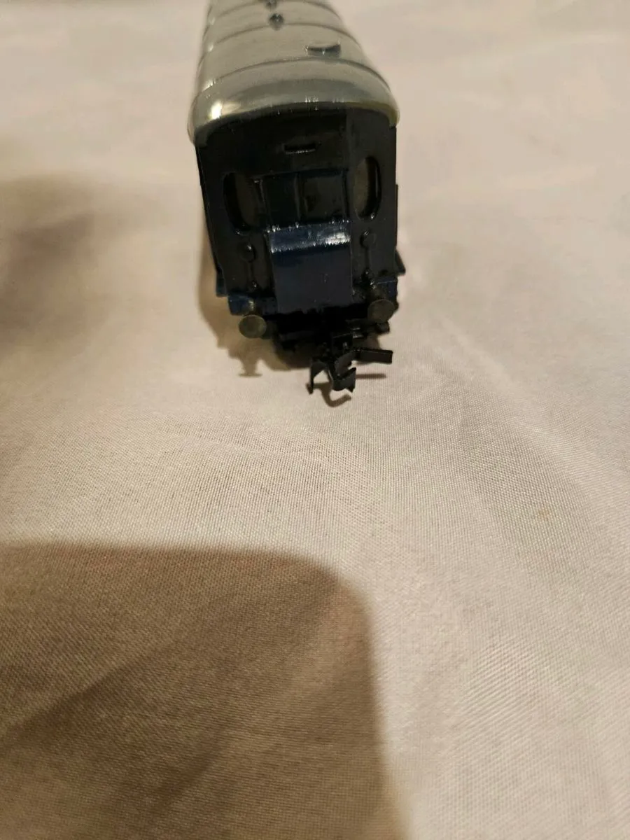 Hornby Lima OO Gauge Carraige - Image 2