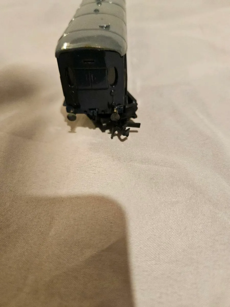 Hornby Lima OO Gauge Carraige - Image 3