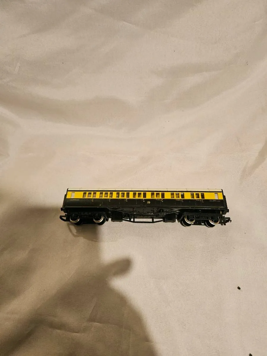 Hornby Lima OO Gauge Carraige