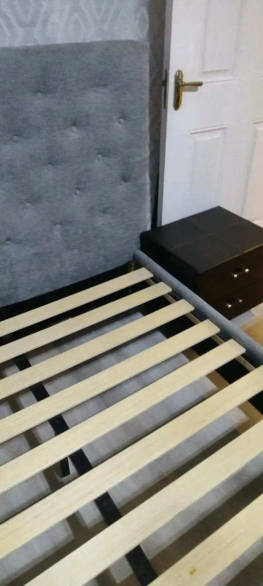 4'6" bed gray+2  dark night table - Image 3