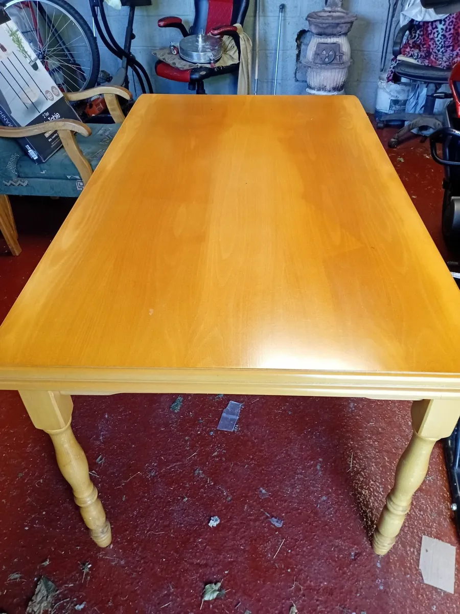 Table n chairs - Image 2