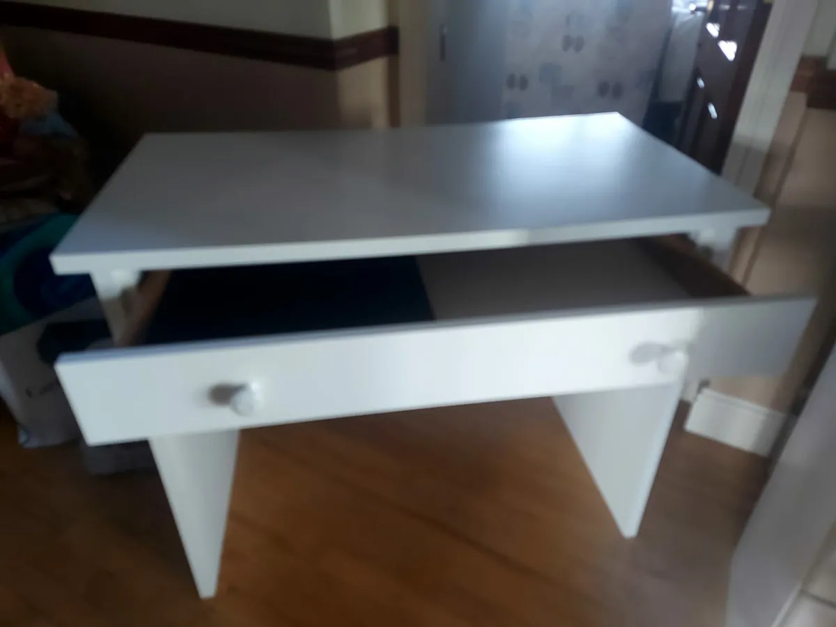 Bedroom furniture - Image 4