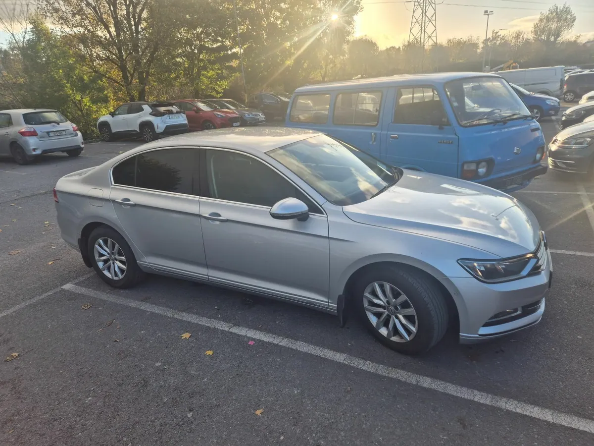 Volkswagen Passat 2017 - Image 2