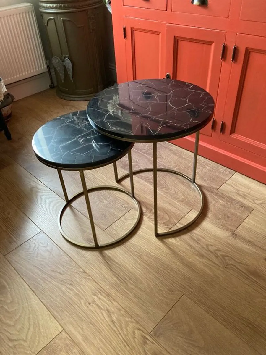 Tables:2 round side tables with marble look tops. - Image 2