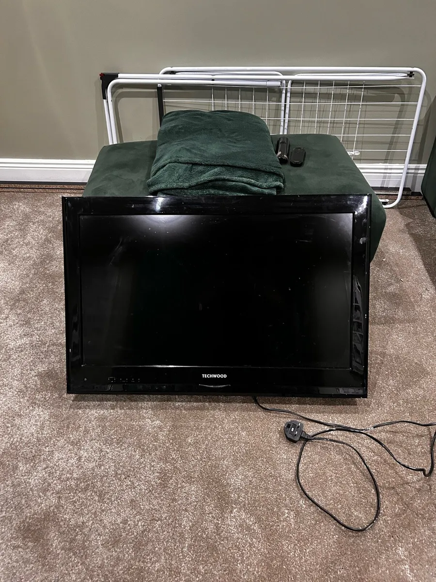 32 Inch Techwood Television with bracket - Image 1