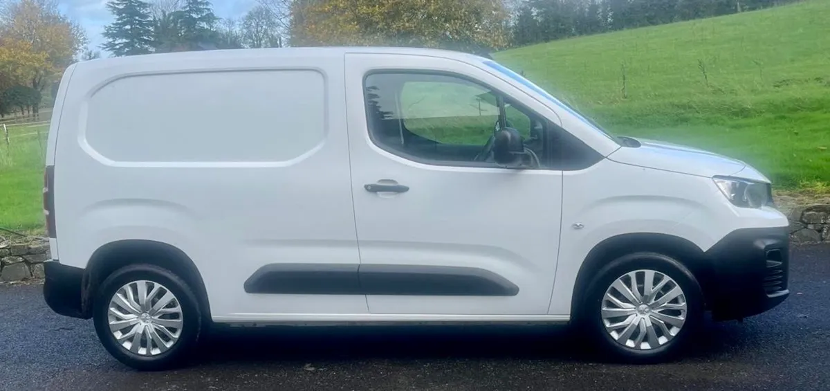 2021 Peugeot Partner Professional 3 Seats - Image 4