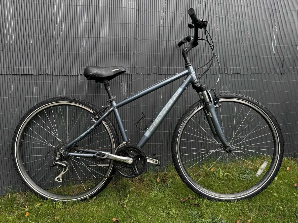 Bianchi Hybrid Bike Size M - Image 1