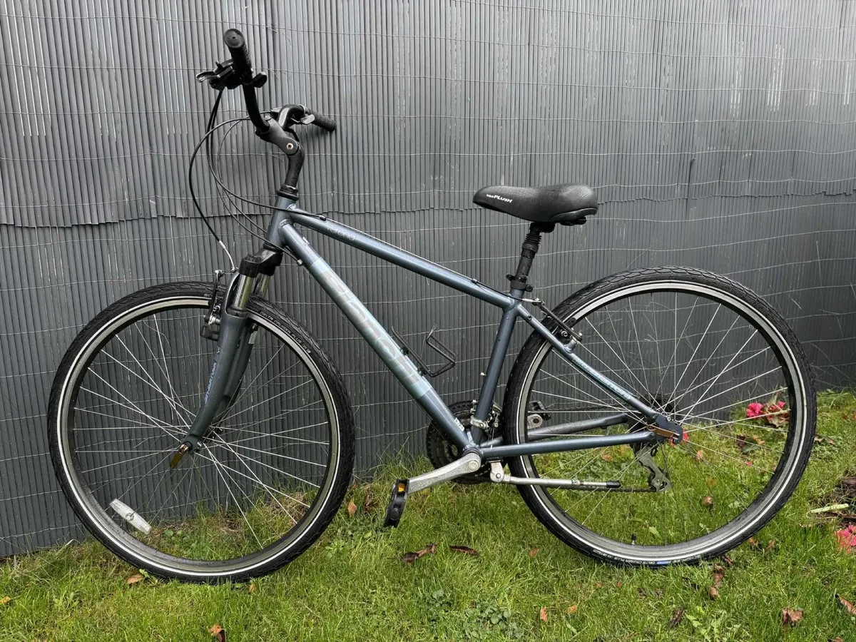 Bianchi Hybrid Bike Size M - Image 2