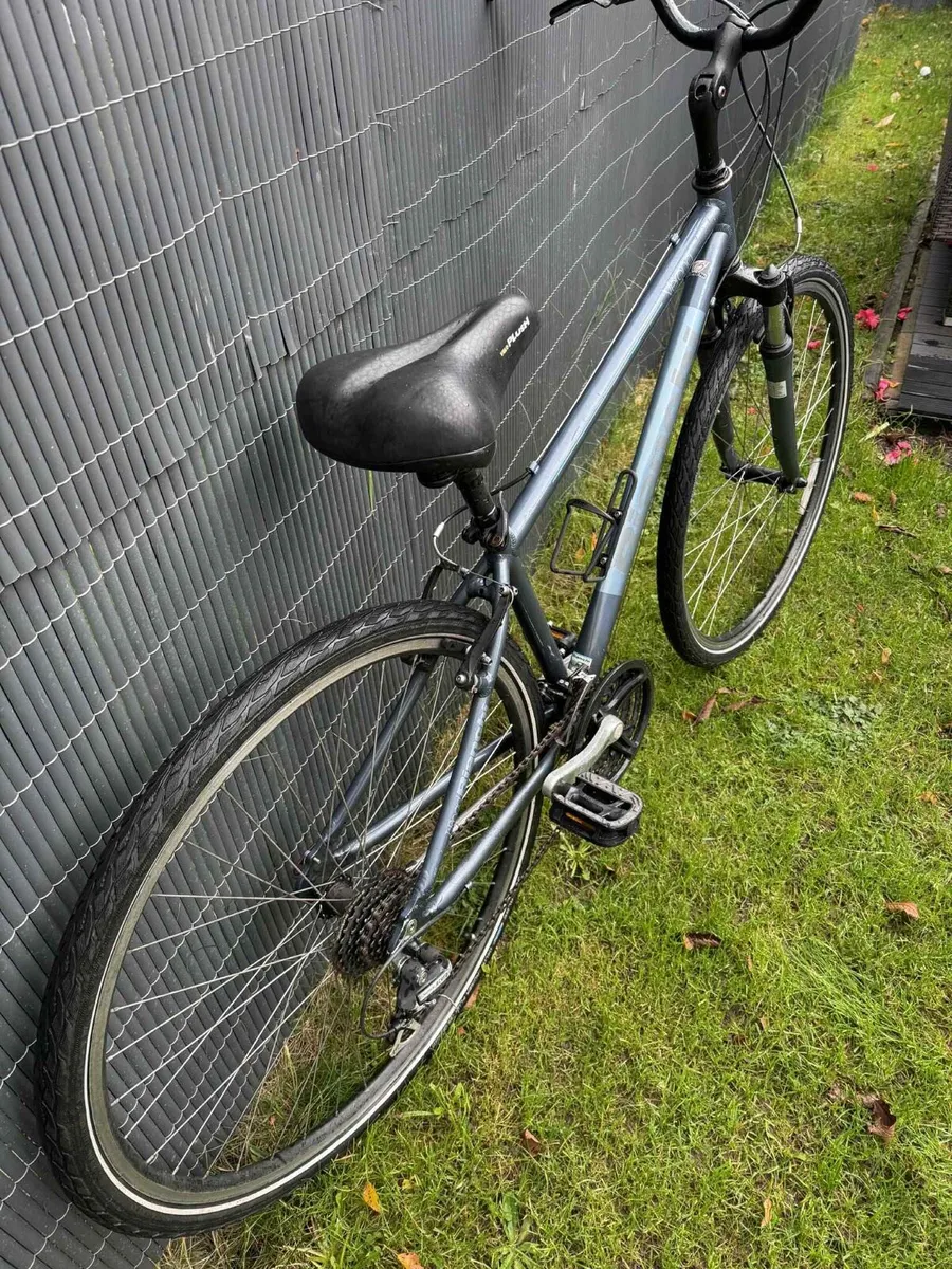 Bianchi Hybrid Bike Size M - Image 4