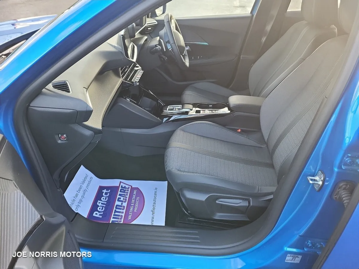 Peugeot 2008 ALLURE 1.2 130  AUTOMATIC - Image 4