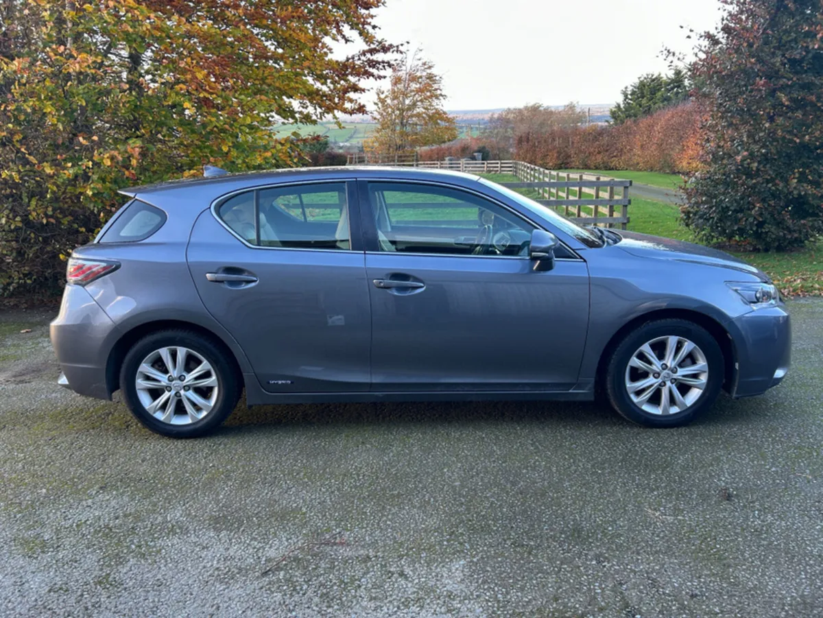 Lexus CT AUTO///ONLY 60K IRISH CAR///BEAUTIFULL UN - Image 1