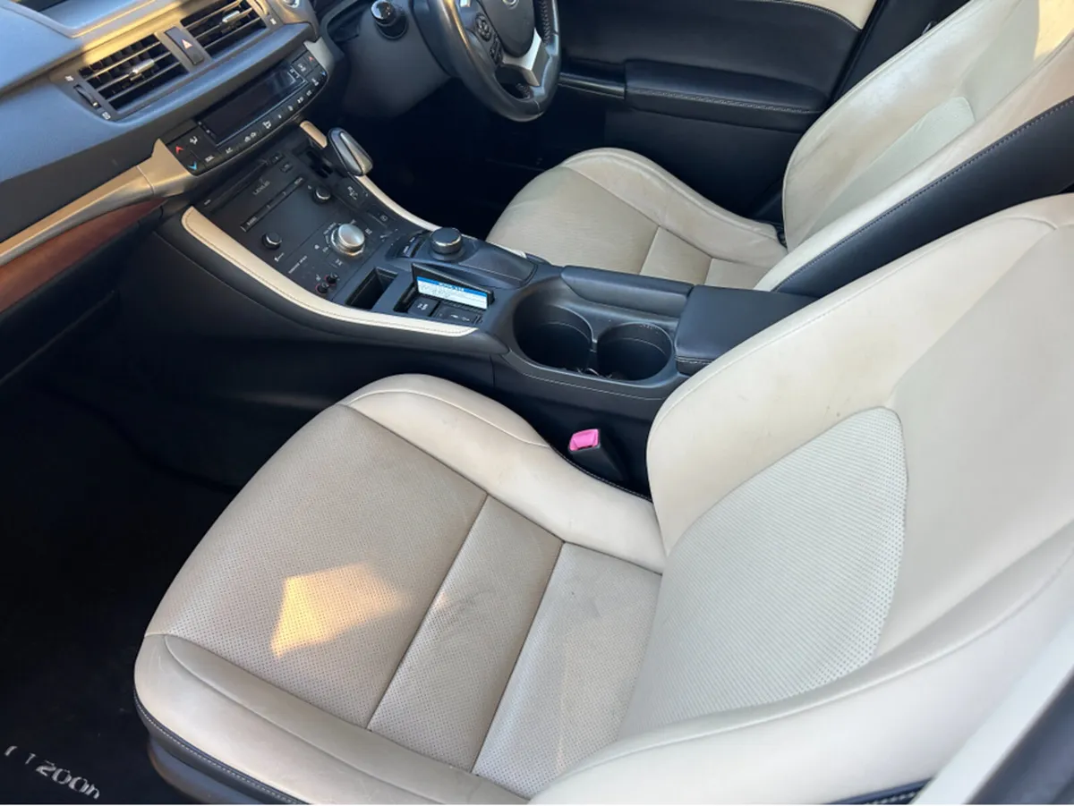 Lexus CT AUTO///ONLY 60K IRISH CAR///BEAUTIFULL UN - Image 3