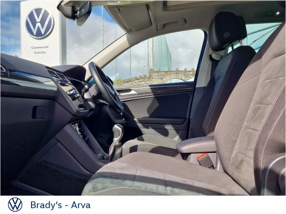 Volkswagen Tiguan ELEGANCE 2.0 TDI 150BHP M6F 5DR - Image 4