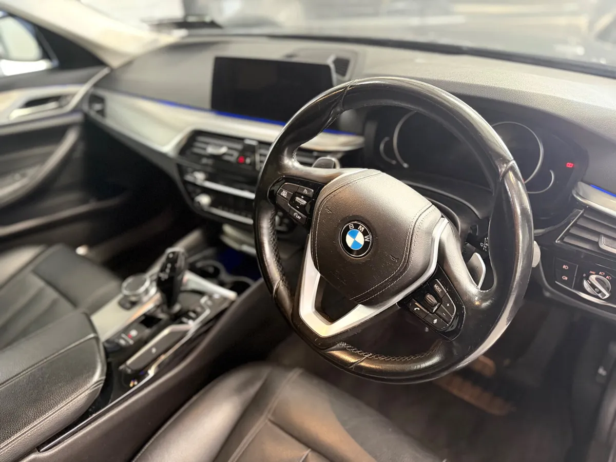 BMW 5-Series 2018. 520D. SE - Image 3