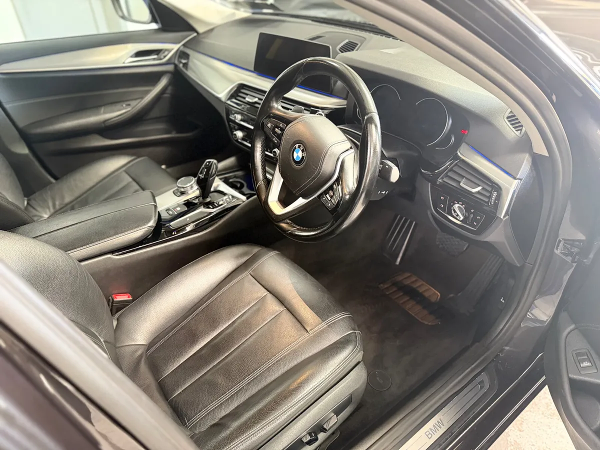 BMW 5-Series 2018. 520D. SE - Image 4