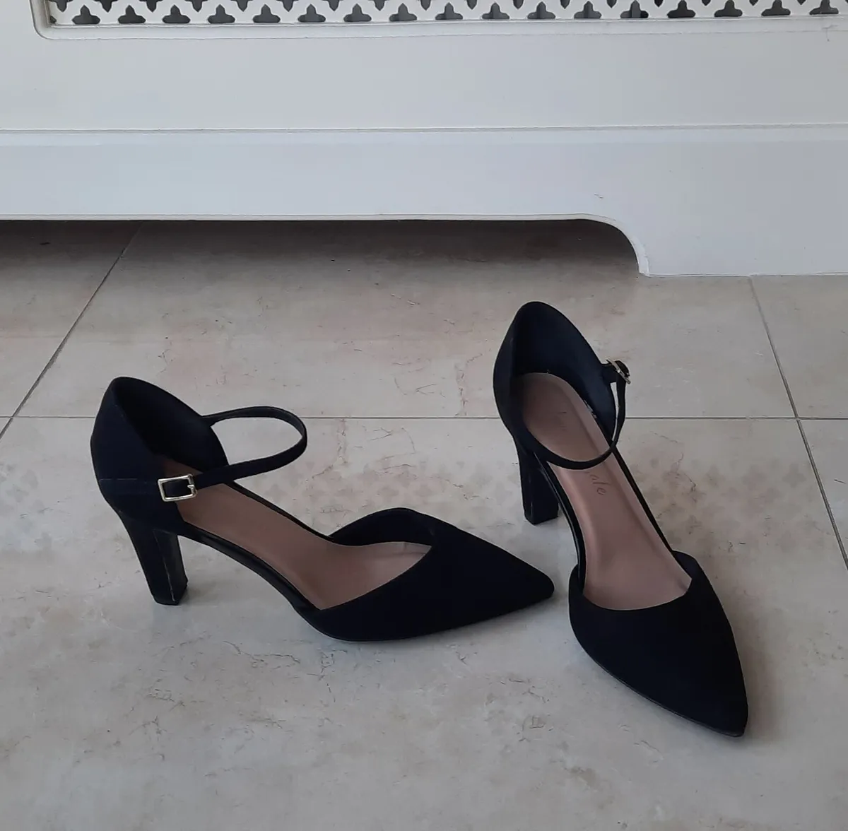 Black suede shoes    Size UK 8 - Image 2