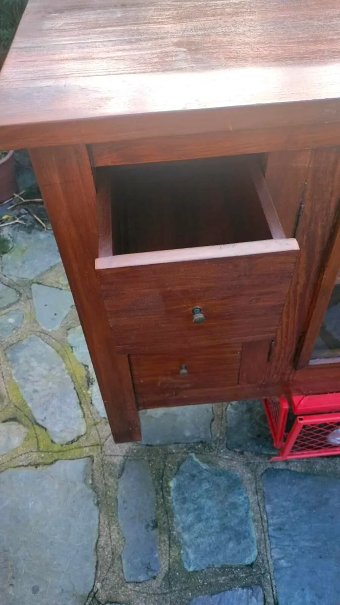 Hardwood Cabinet, beautiful piece of Furniture.
Gr - Image 4