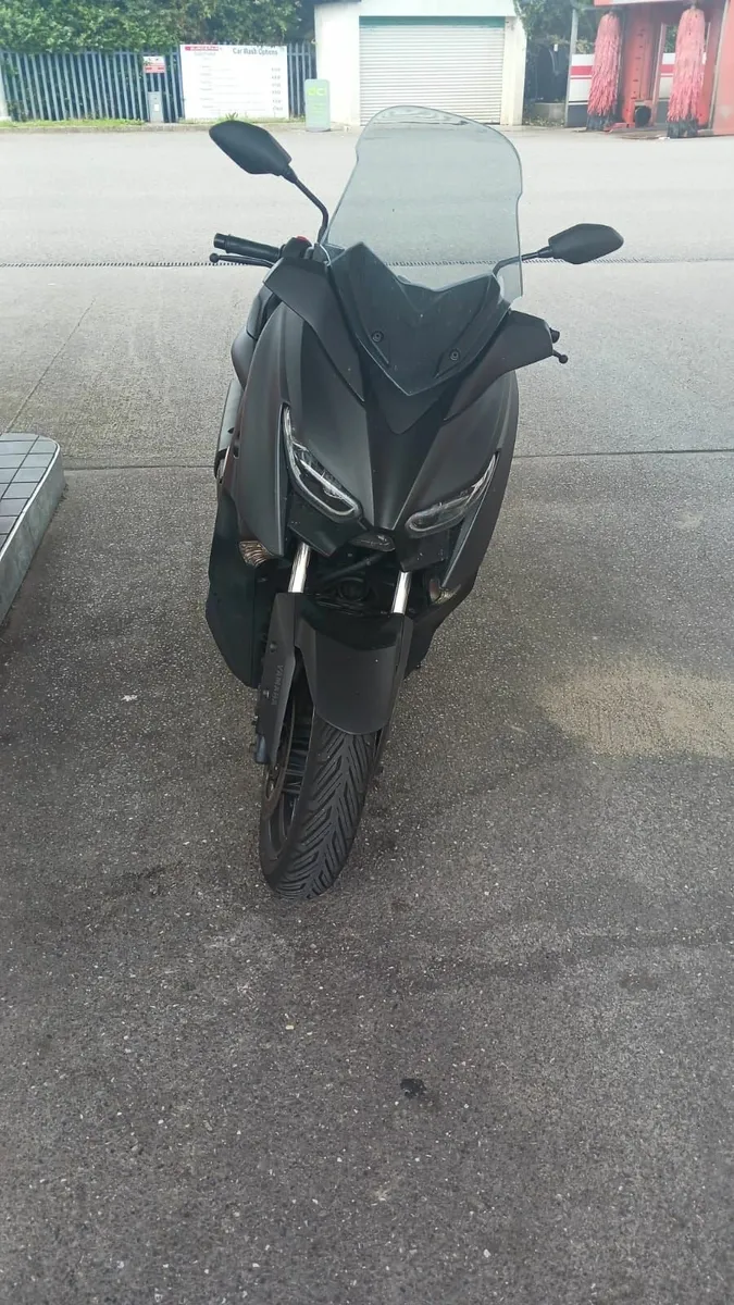 Yamaha X max 300 232 no Texts - Image 2