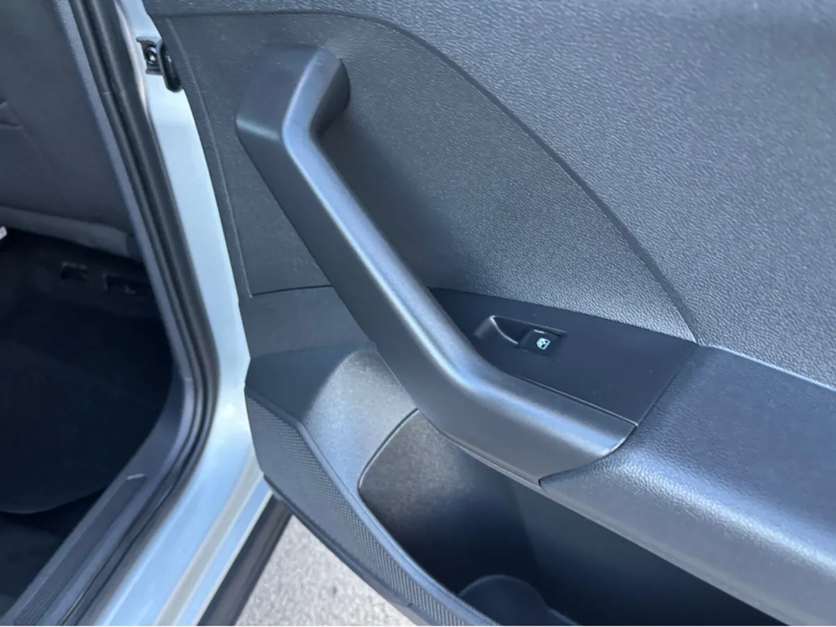 Volkswagen T-Cross LIFE 1.0 TSI M MANUAL 5SPEED 95 - Image 4