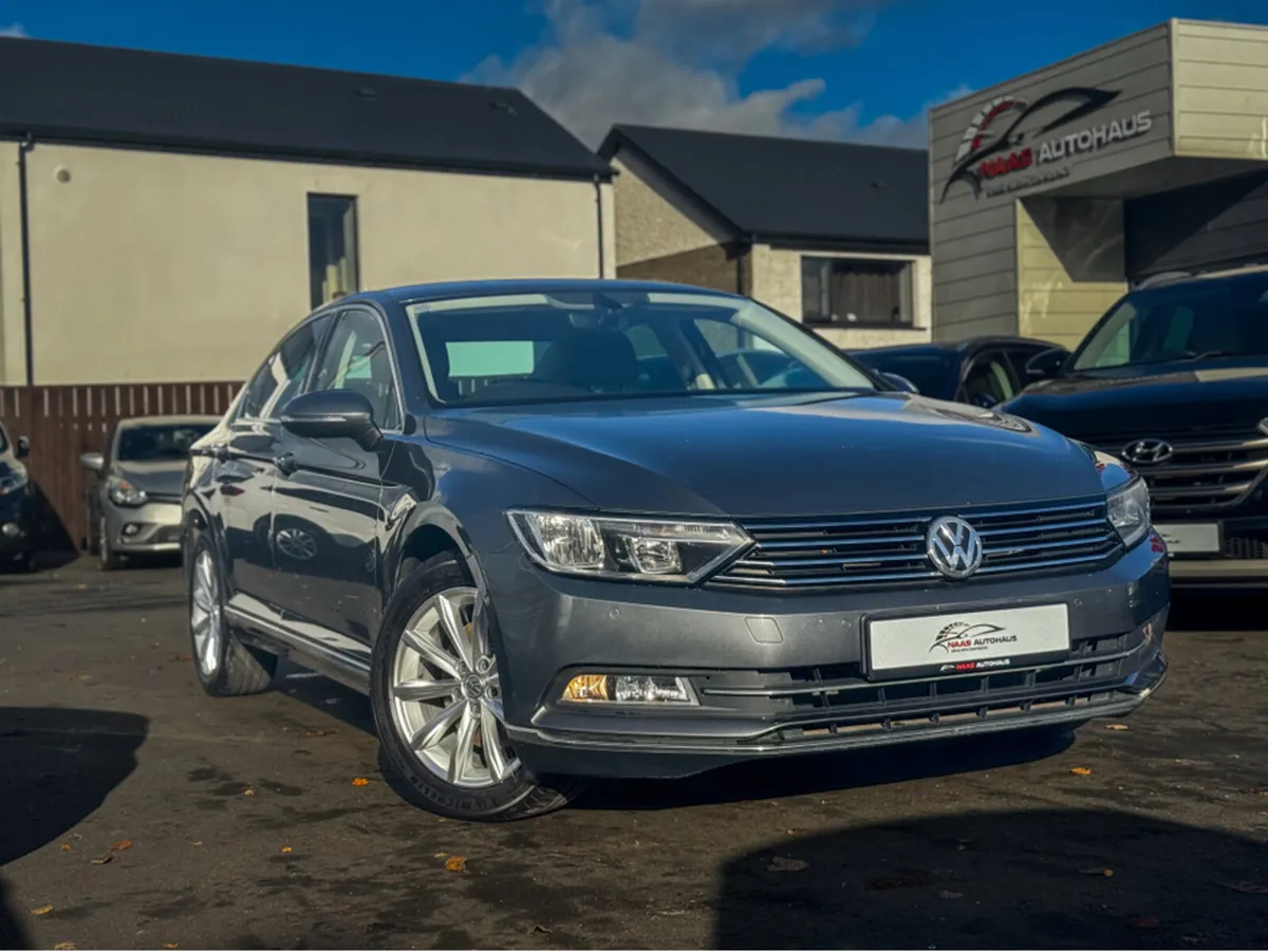 Volkswagen Passat HIGHLINE 1.6 TDI MANUAL 6SPEED F - Image 1