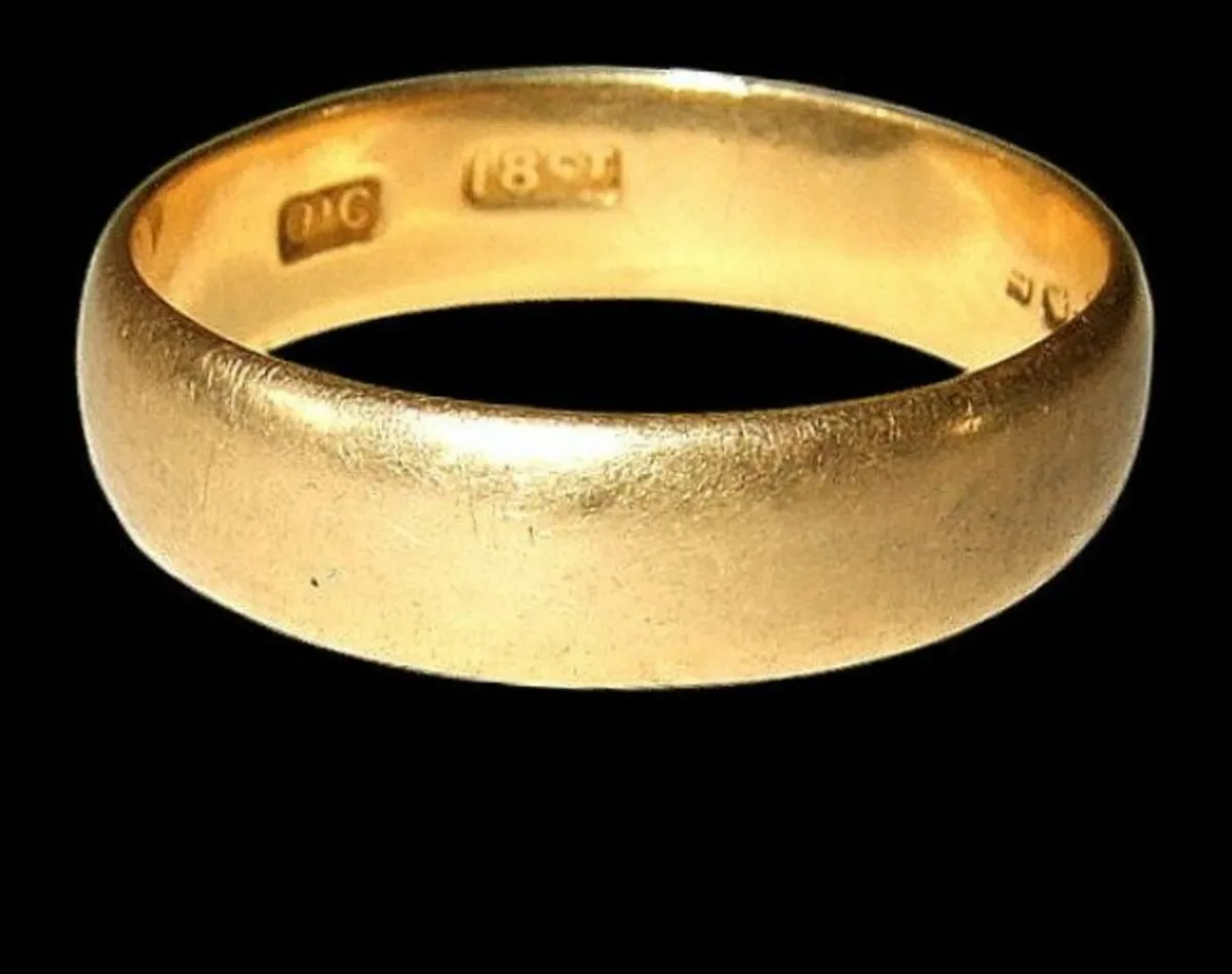 Vintage Hallmarked 18ct Traditional Wedding Band - Image 2