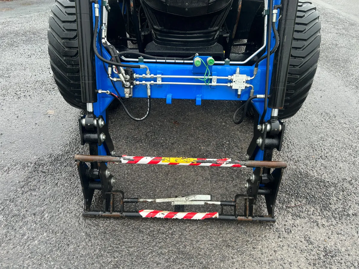 2024 Solis 90 with Loader - Image 4