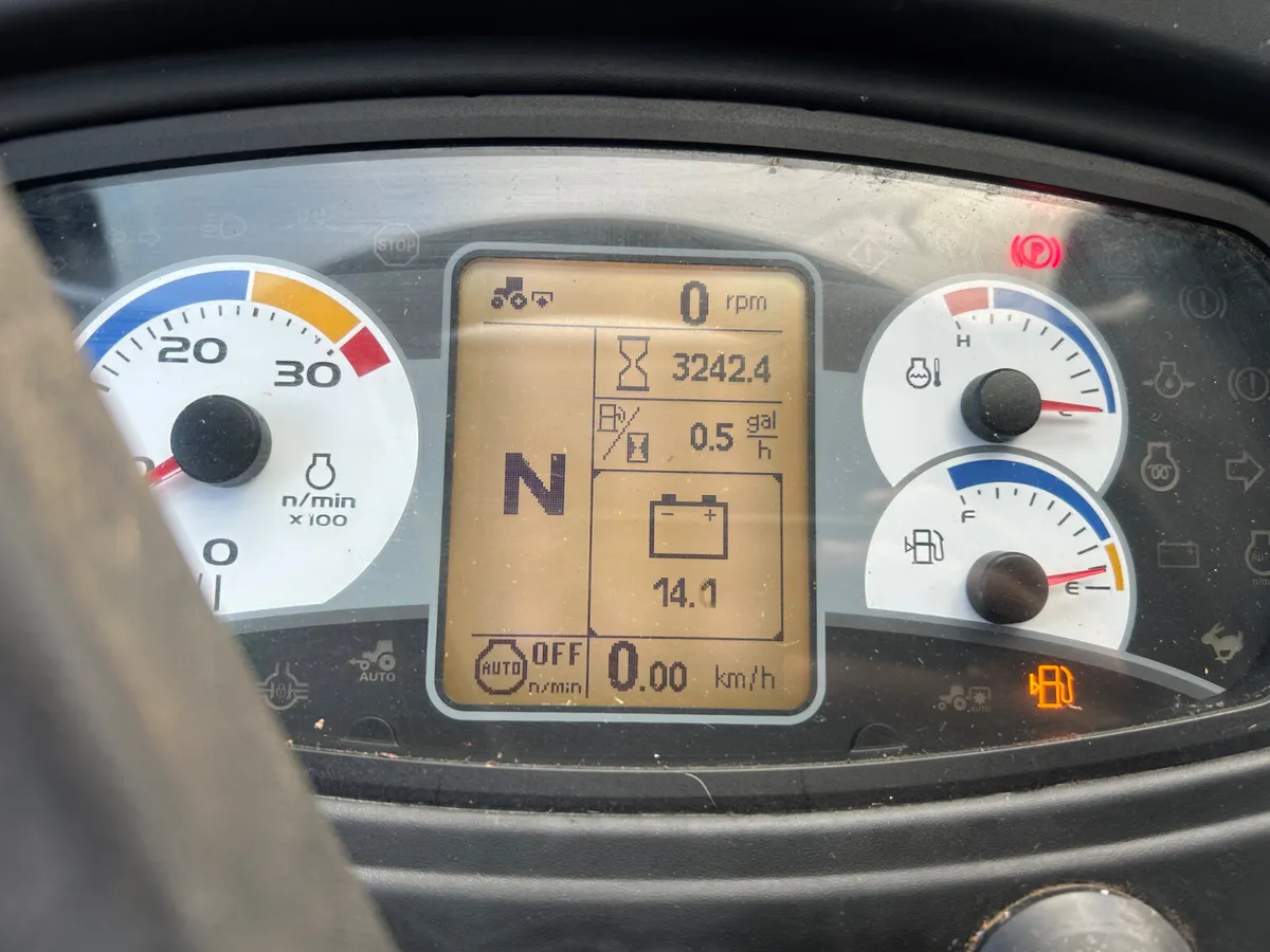 2019 New Holland T5-105 with Loader - Image 2