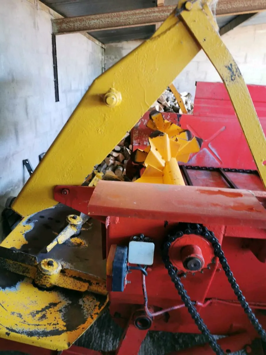 Muck Spreader - Image 1