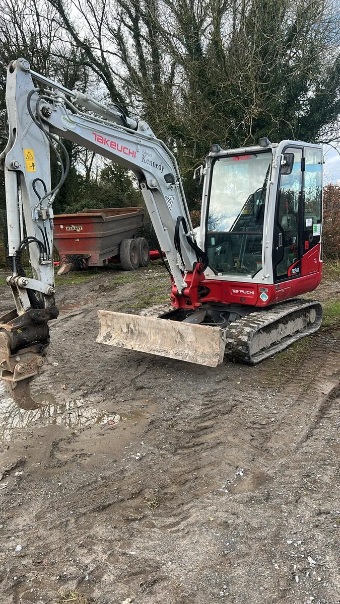 Takeuchi Tb240 2021 4 ton tilt hitch - Image 1