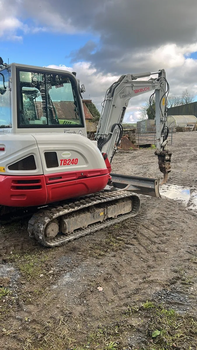 Takeuchi Tb240 2021 4 ton tilt hitch - Image 3