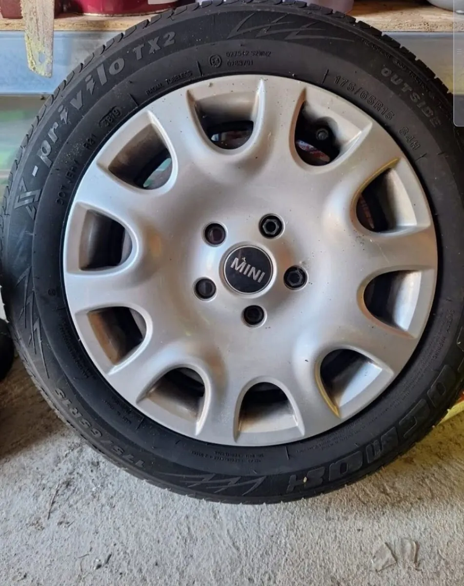 4 nearly new tyres 15s good brand. 150e - Image 1