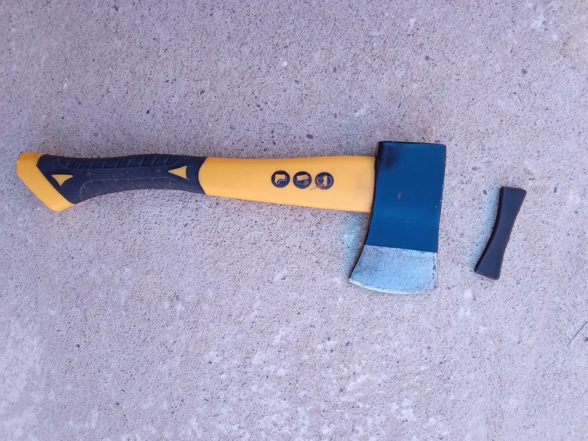 Hatchet with Fibreglass Handle. - Image 1