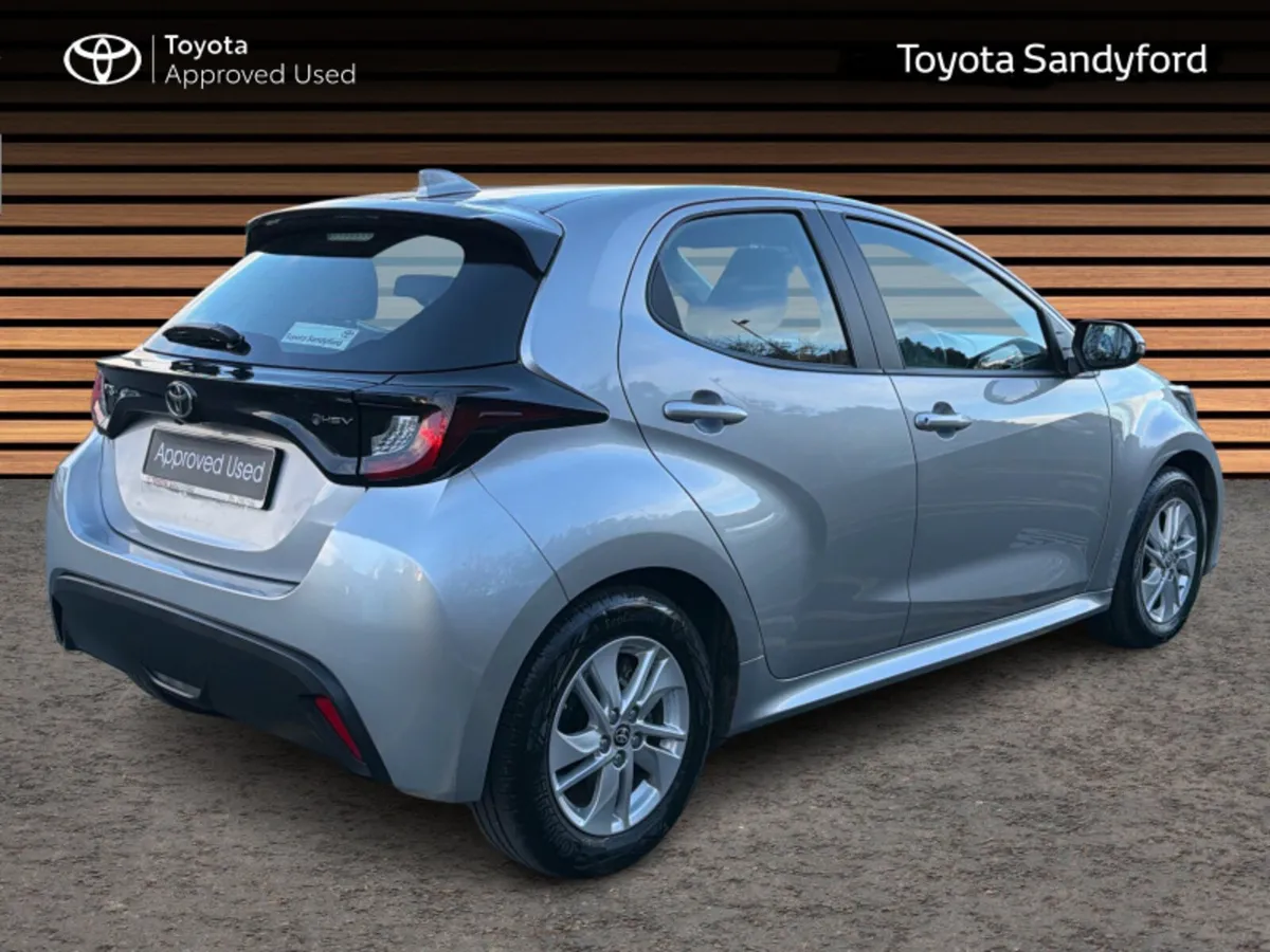 Toyota Yaris HYBRID LUNA // REAR CAMERA // TOYOTA - Image 2