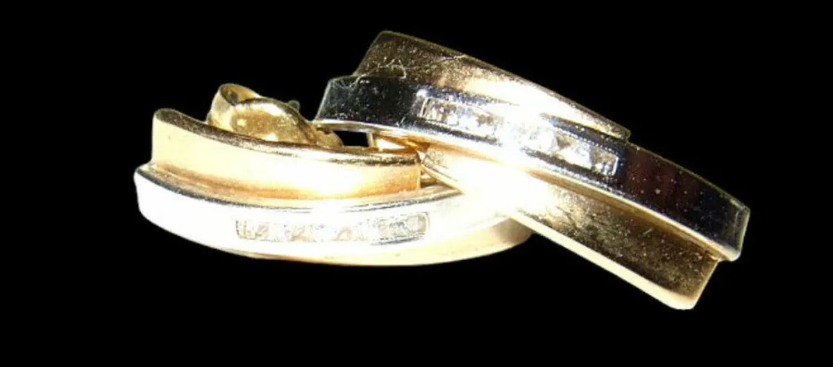 Vintage Hallmarked 9ct Gold/Sapphire Earrings - Image 3