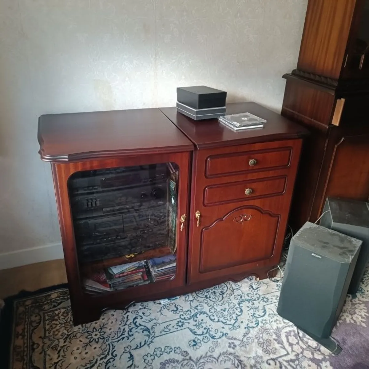 Sitting Room/ Dining Room Furniture - Image 3