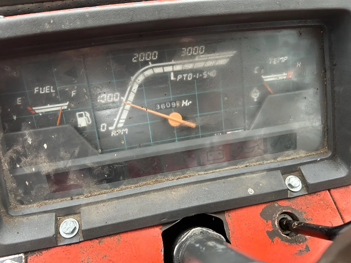 Kubota B2150 Compact Tractor - Image 2