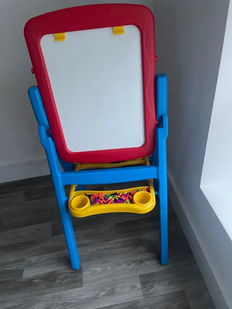 Crayola Easel - Image 1