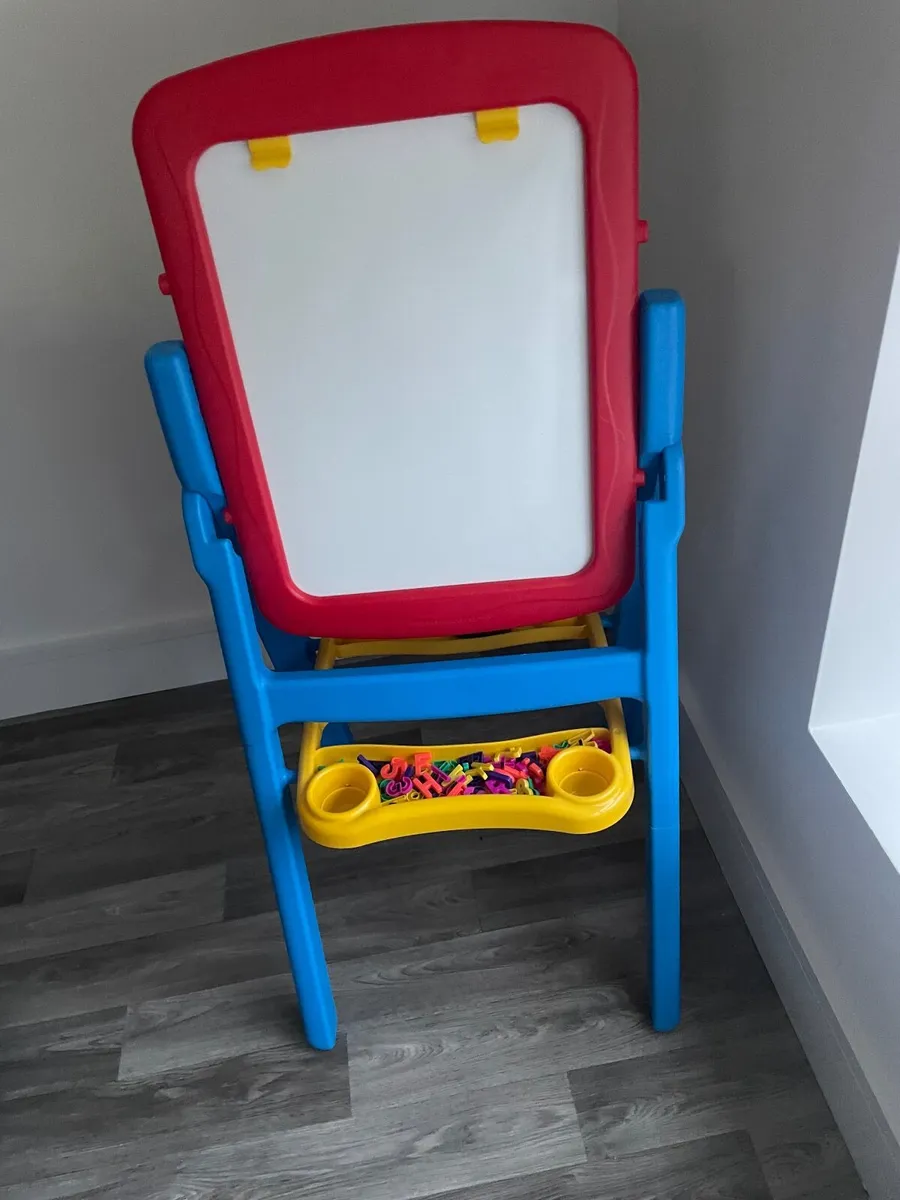 Crayola Easel - Image 2