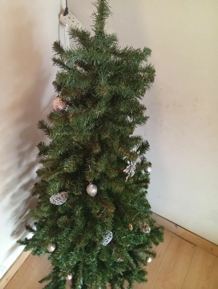 Luxury 6ftPre-Lit Snow Christmas tree with lights - Image 3