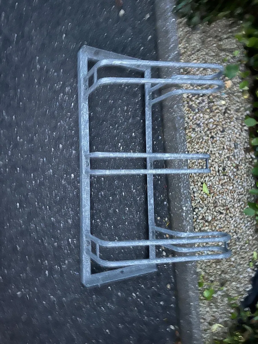 bike stand - Image 1