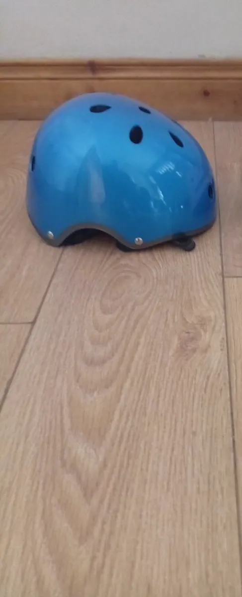 Quality Universal helmet 1month old - Image 2