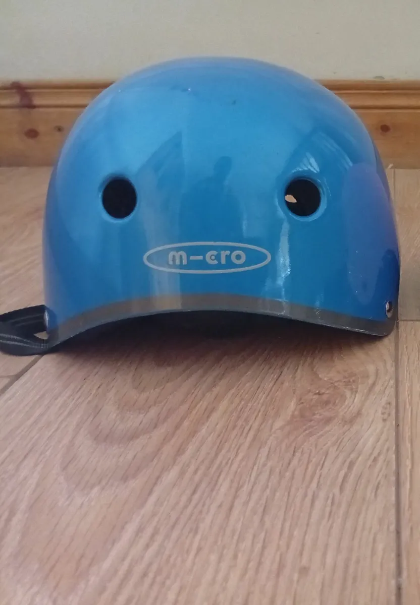 Quality Universal helmet 1month old - Image 1