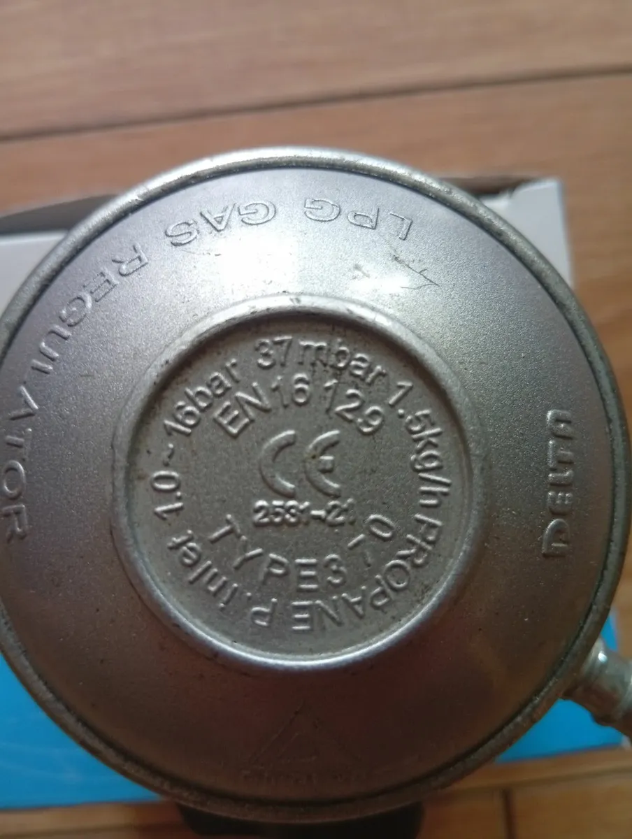 Propane Butane gas Clip Regulator 27mm 37mbar - Image 3