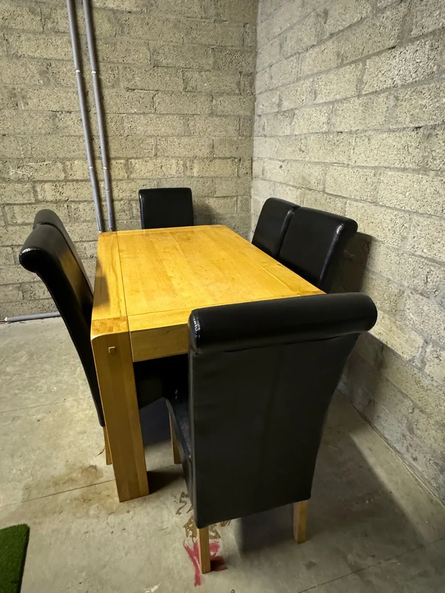 Solid Oak Chunky Table with 6 Chairs - Image 1