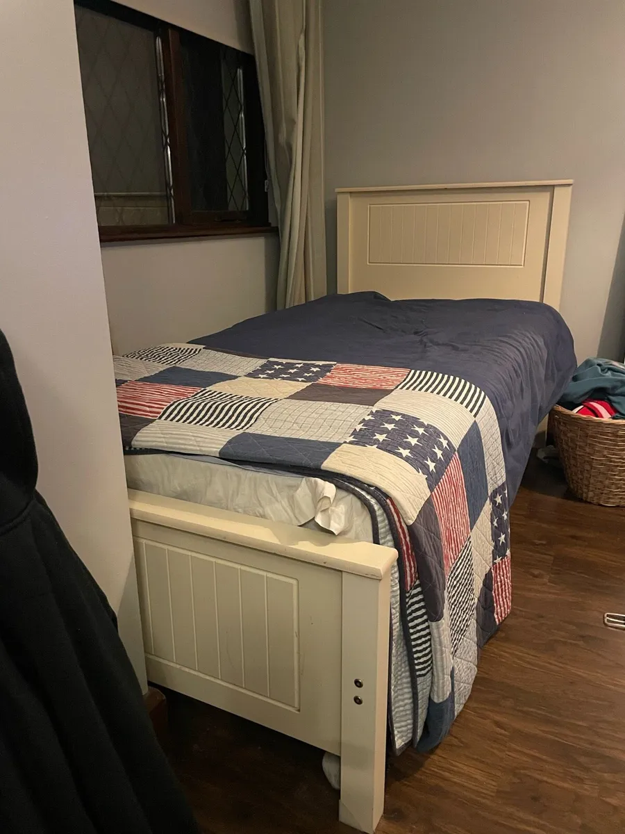 2 identical single beds with mattress - Image 1