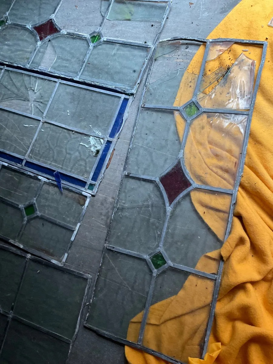 Antique stain glass panels - Image 4