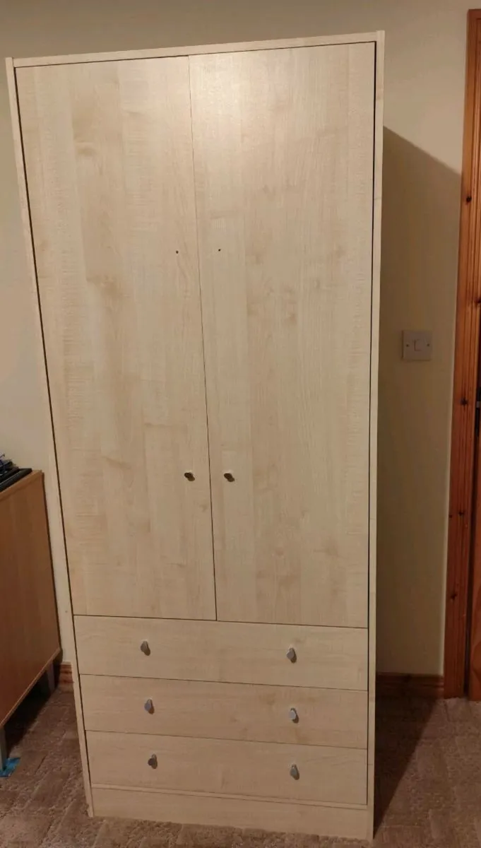 Bedroom furniture - Image 2